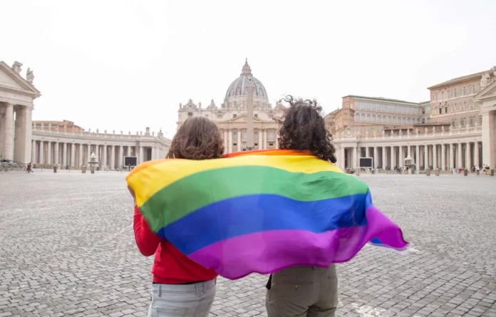 Il Vaticano dice sì al battesimo per i transgender