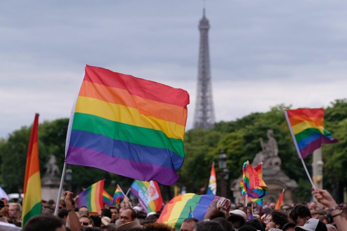 Vite spezzate: proposta di legge per indennizzar ei gay perseguitati in Francia.