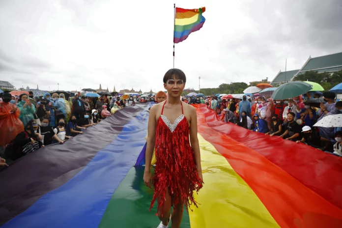 Approvata in Thailandia legge per il matrimonio ugualitario.